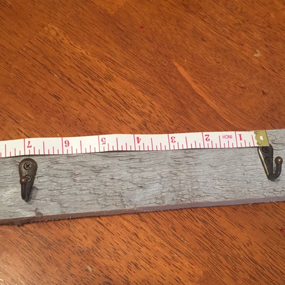 Hand Crafted-Wall mounted hook rail - Picture 7 of 8